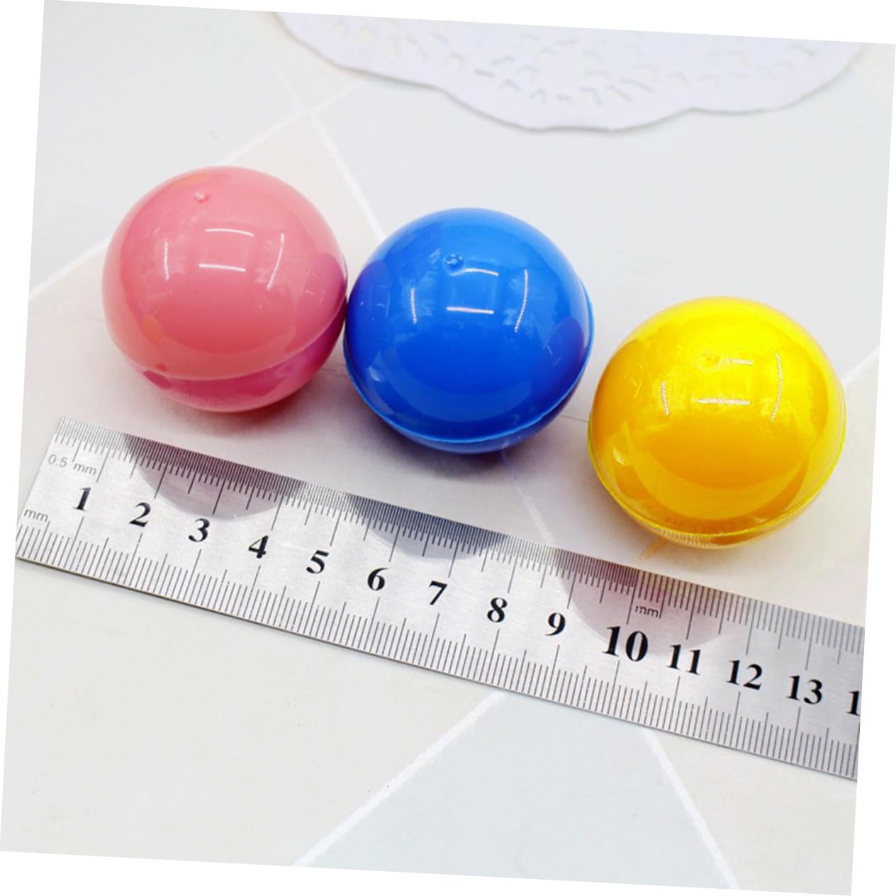 UKCOCO Boules de Loterie Creuses Colorées pour Jeux et Fêtes, Diamètre 40 Mm, Polypropylène Jaune, Lot de 50 Pièces, Activité Ludique et Événementielle pour Garçon et Filles et Adultes