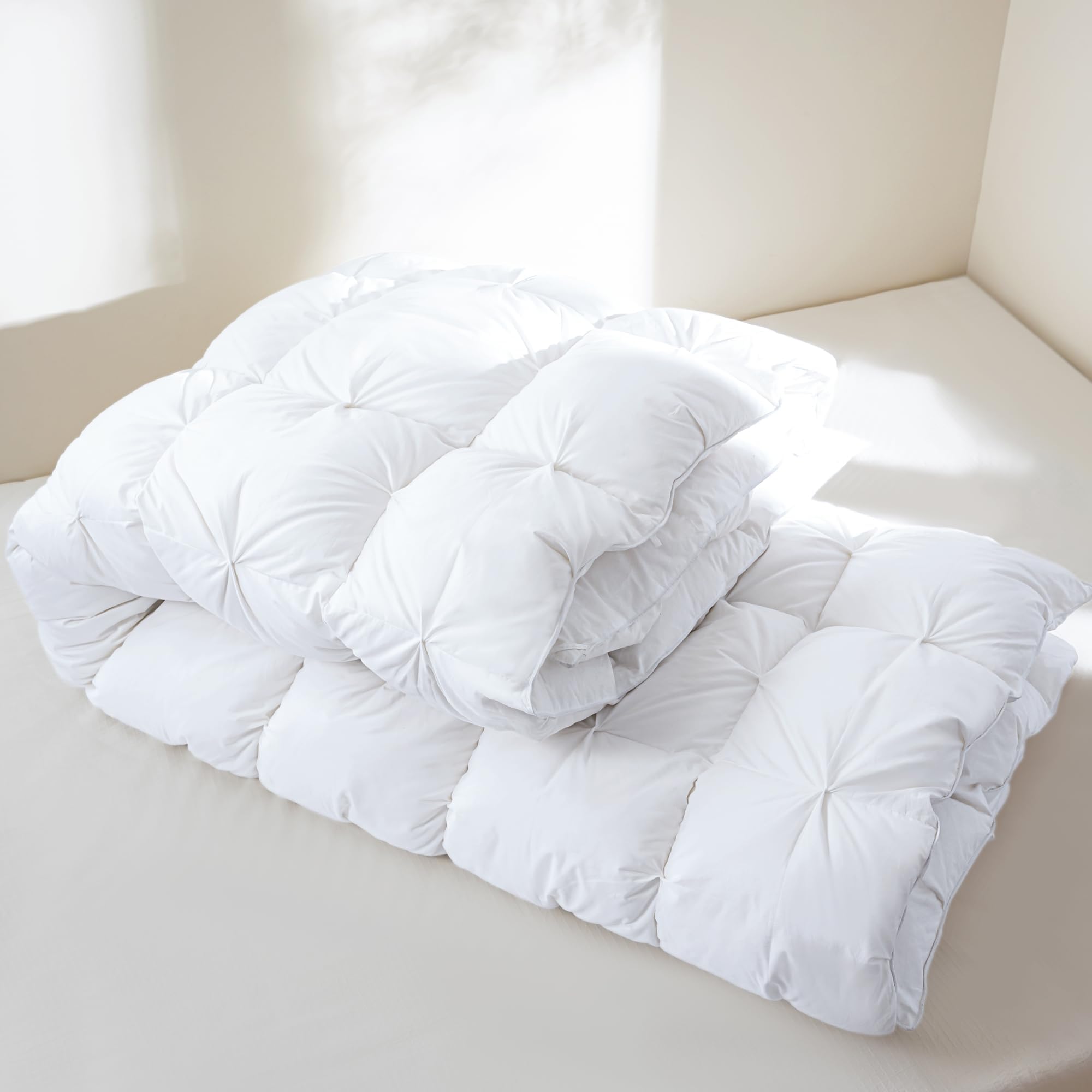 ELNIDO QUEEN® Feather Comforter King Size Duvet Insert, Luxury Fluffy White Pinch Pleat Design - All Season Hotel Collection Cotton Bed Comforter with 8 Tabs, King 106x90 Inches
