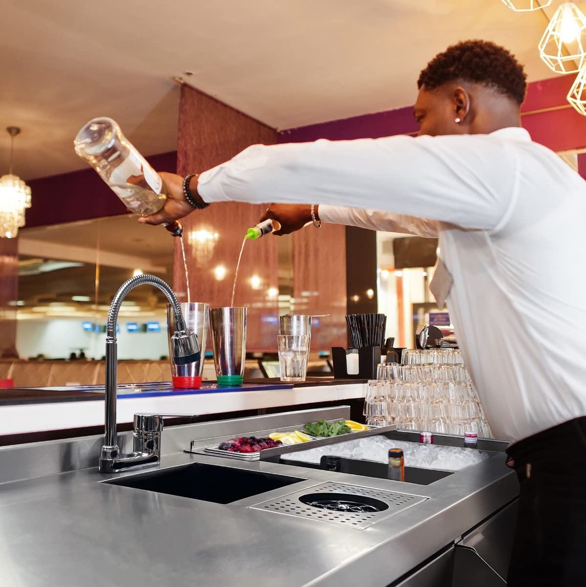 Deluxe Cocktail Bar Station Theke Cocktailtheke Bartheke Cocktailbar Cocktail-Station Arbeitsfläche Isolierter Eisbehälter 360 Grad Schwenkbarer Wasserhahn Shaker Inklusiv Edelstahl Gastro Profi
