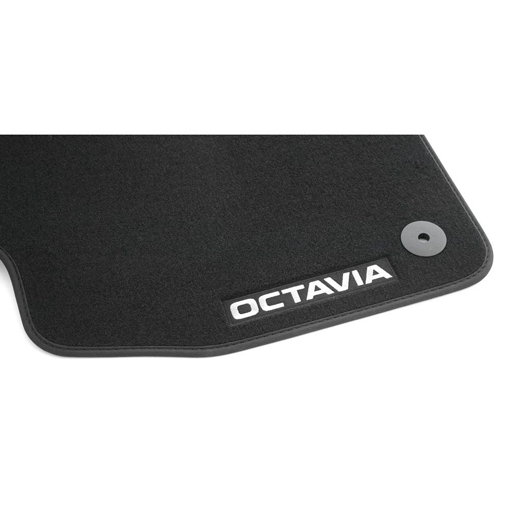 Skoda 5E1061404C standardowe tekstylne dywaniki samochodowe, zestaw 4 dywaników materiałowych, czarne z napisem Octavia