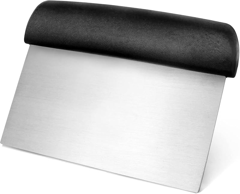 New Star Foodservice Raspador de masa de acero inoxidable de grado panadería con mango de plástico negro, raspador de banco de 6 x 3 pulgadas, cortador de repostería, divisor de masa, herramienta de preparación para hornear