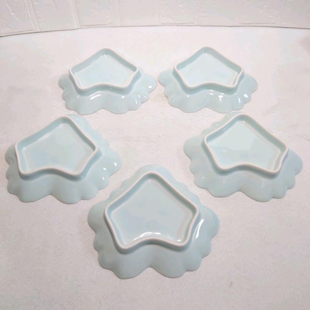 Amazon.co.jp: 伊万里焼 鍋島 瀬兵窯 青磁 葉形 銘々皿 5枚 : ホーム