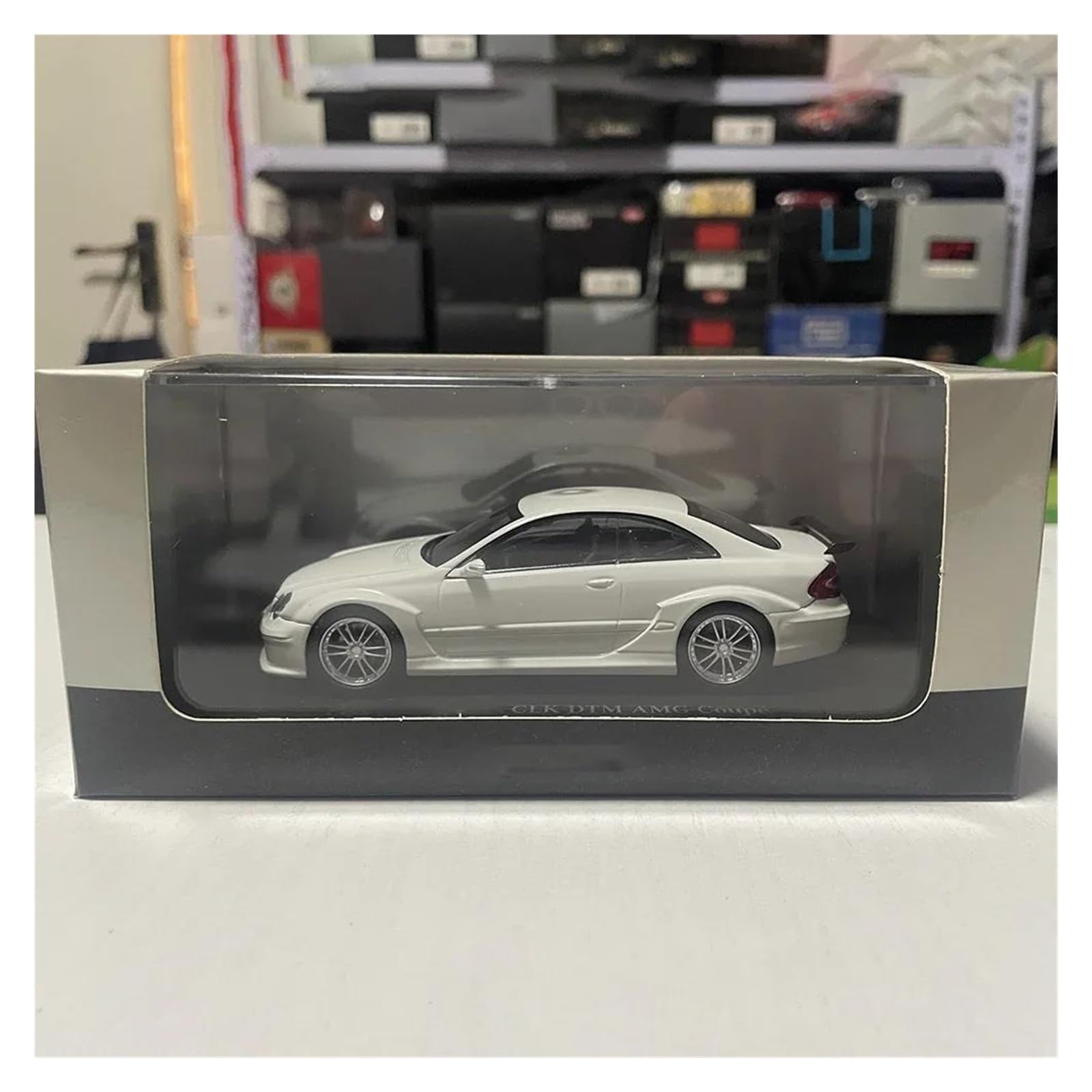 Metallo Scala Replica Collezione modelli di auto in lega pressofusa statica Clk Dtm Coupe C209 in scala 1 43 decorazioni per la casa Hobby Veicoli Giochi Set