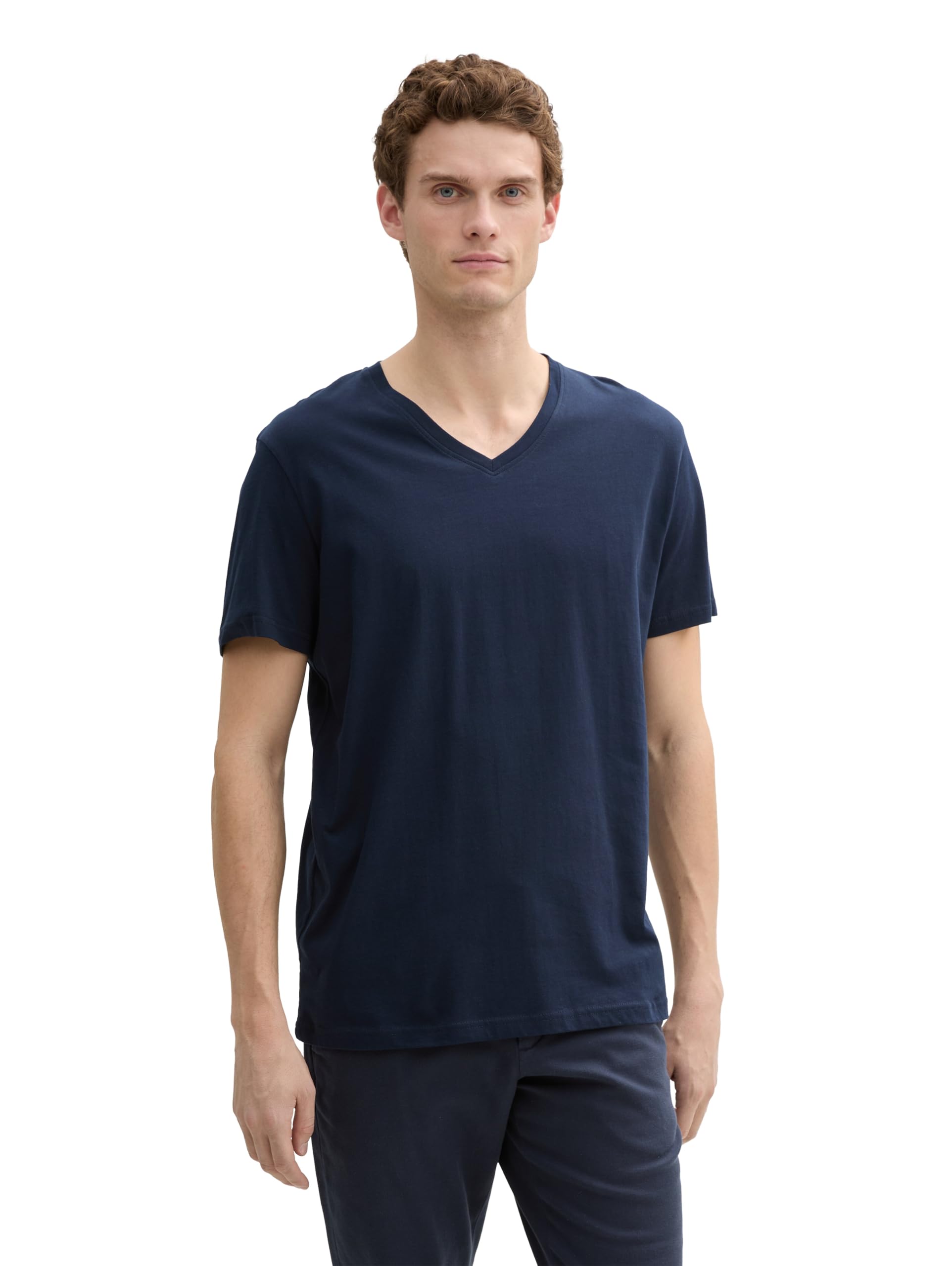 Detailaufnahme des weichen Baumwollmaterials eines TOM TAILOR V-Neck T-Shirts.