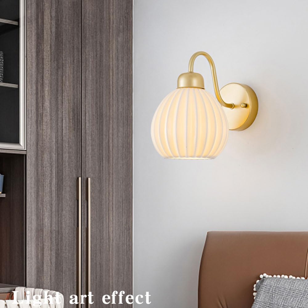 Applique da Parete Dorata, Luce nordica da Comodino con Paralume in Ceramica, Lampada Moderna Bianca E27 a Cablaggio Fisso, apparecchio di Illuminazione per la Decorazione della ca