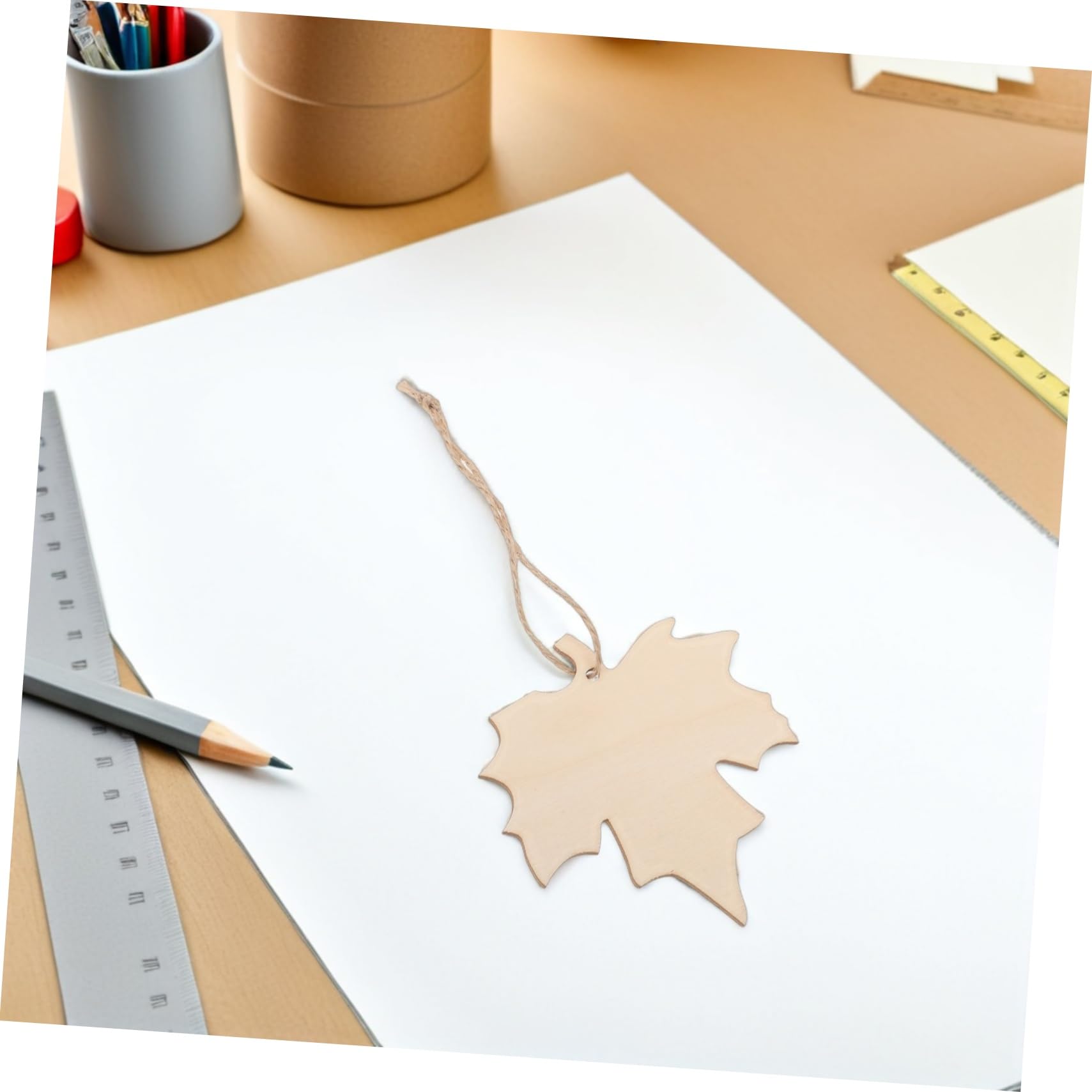 Operitacx 200pièces Découpes de Érable Bois Naturel Formes Bois pour Loisirs Créatifs Décorations Automnales Suspendues DIY