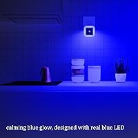 Vista 2 de Paquete de 4 luces nocturnas de color azul brillante, enchufe a la luz de pared con sensor de luz (diseño único de cubierta azul)