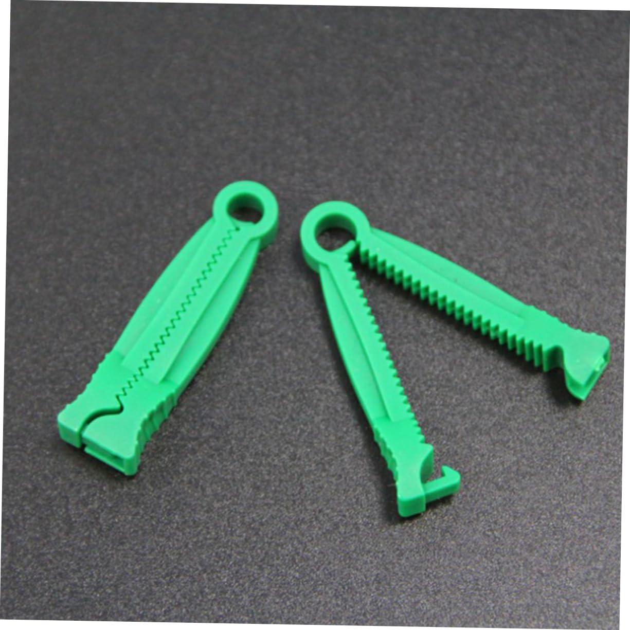 Einweg Nabelschnurklemmen Pp 100 Stück Wurfclips zur Verhinderung von Nabelblutung für Neugeborene Welpen und Tiere Beim Wurf Zufällige Farbe Zufälliger Stil