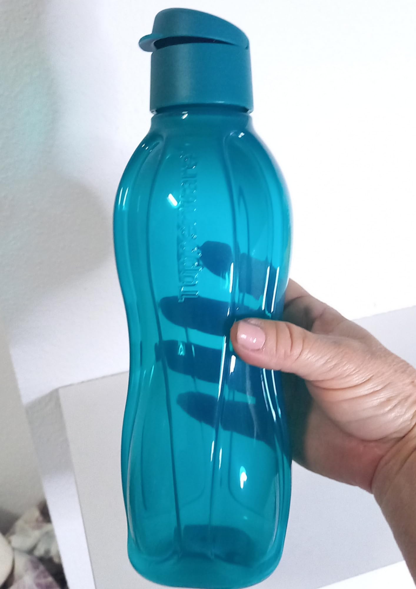 Tupperware Eco Bottle - Bottiglia sportiva in plastica senza BPA, forma ergonomica, coperchio con chiusura ermetica, riutilizzabile