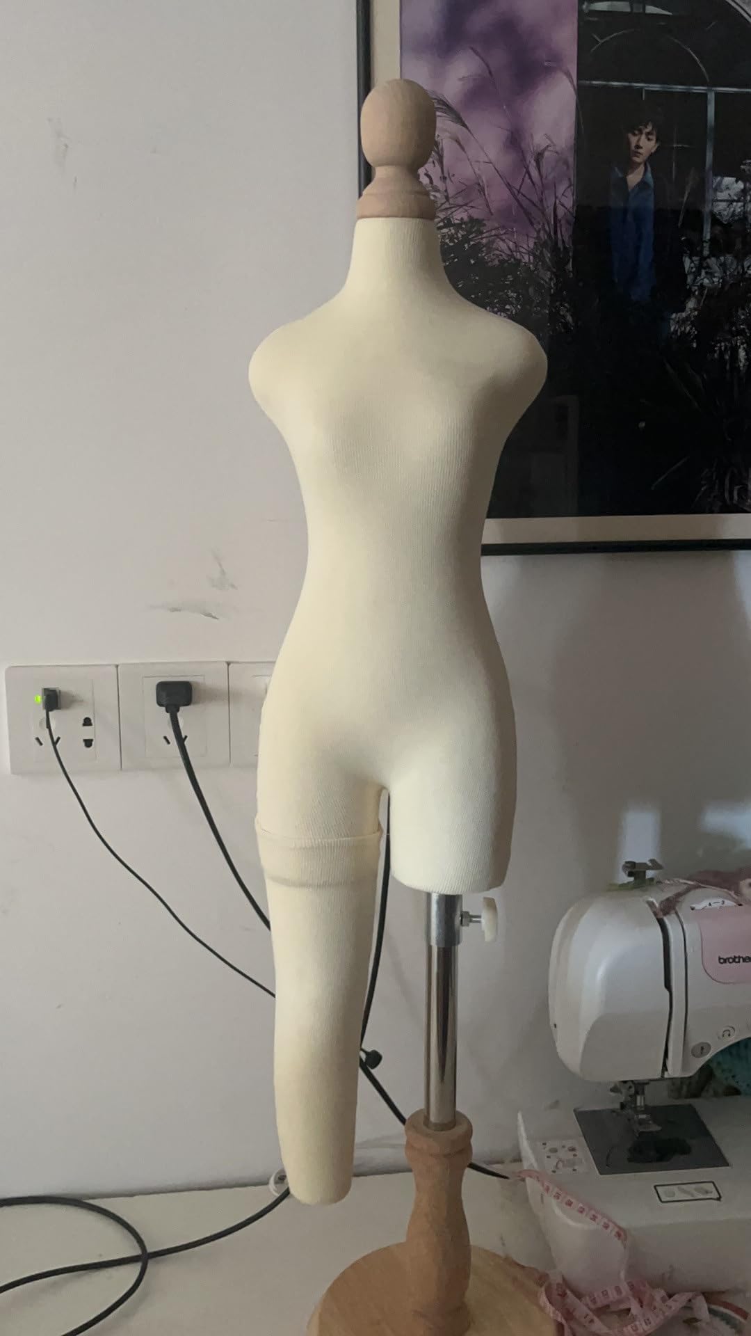 Mini manekin w połowie skali do szycia, forma sukienki w rozmiarze 1/4 z drewnianym stojakiem(1/3 Size)