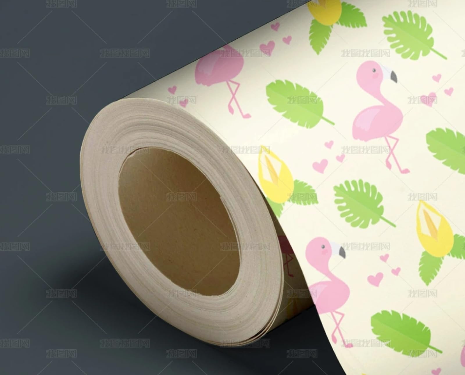 Papier peint autocollant floral pour relooker une armoire de chambre et les murs du salon