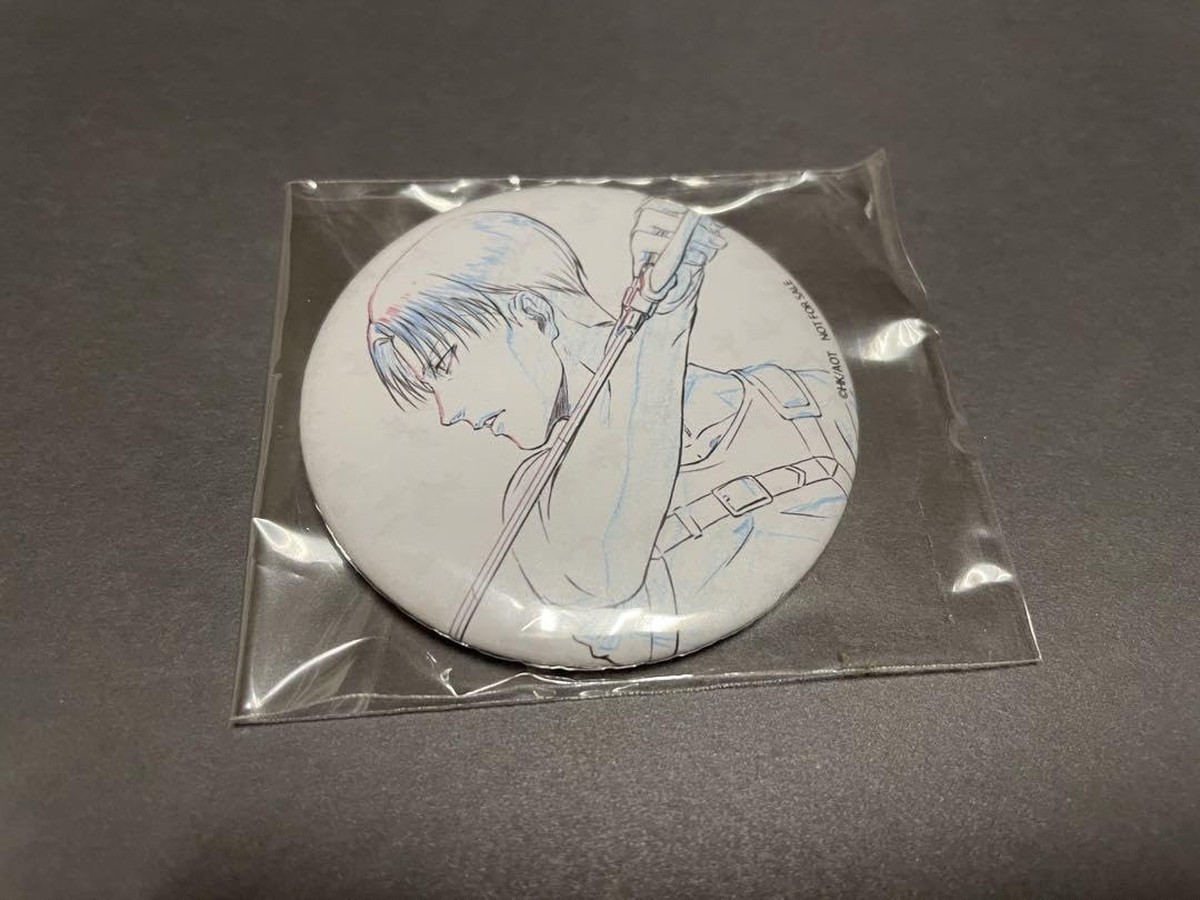 Amazon.co.jp: 進撃巨人 WITアプリ特典 缶バッジ リヴァイ S43O7C  