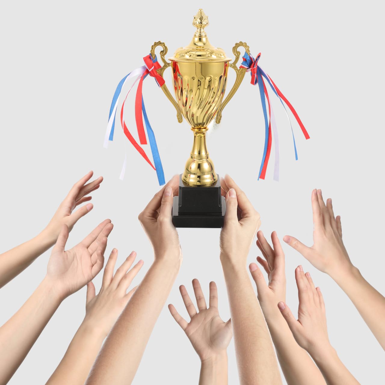 Operitacx Gold Trophy Rewards Cup Metal Trophies Prize Winner Awards 29cm per Le competizioni Sportive Match Competitive Christmas Birthday Party Bomboniere 13x8x29 cm