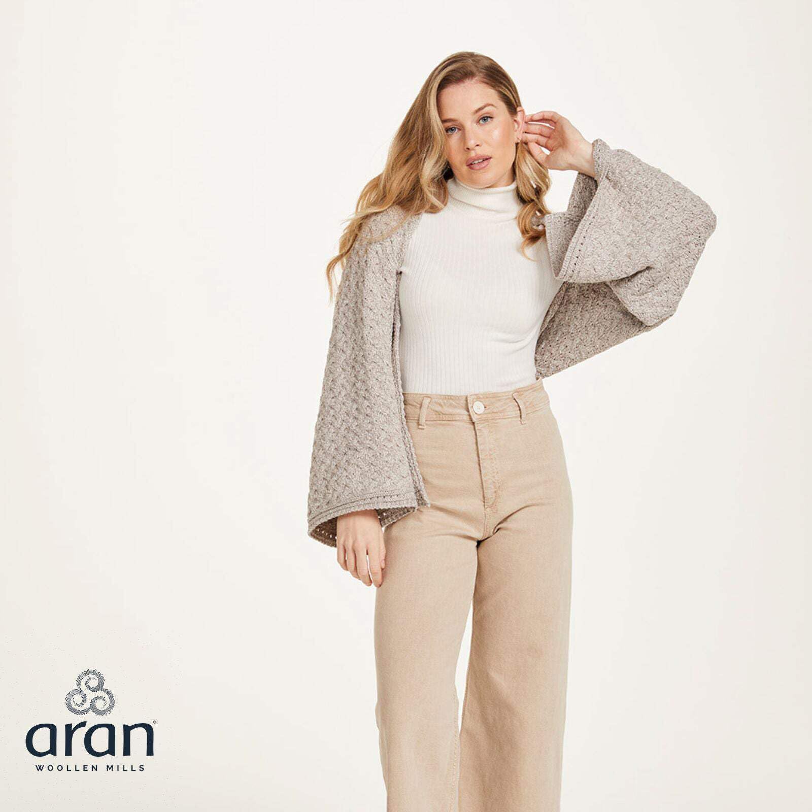 Aran Woollen Mills Capa irlandesa supersuave de lana merino abotonada
