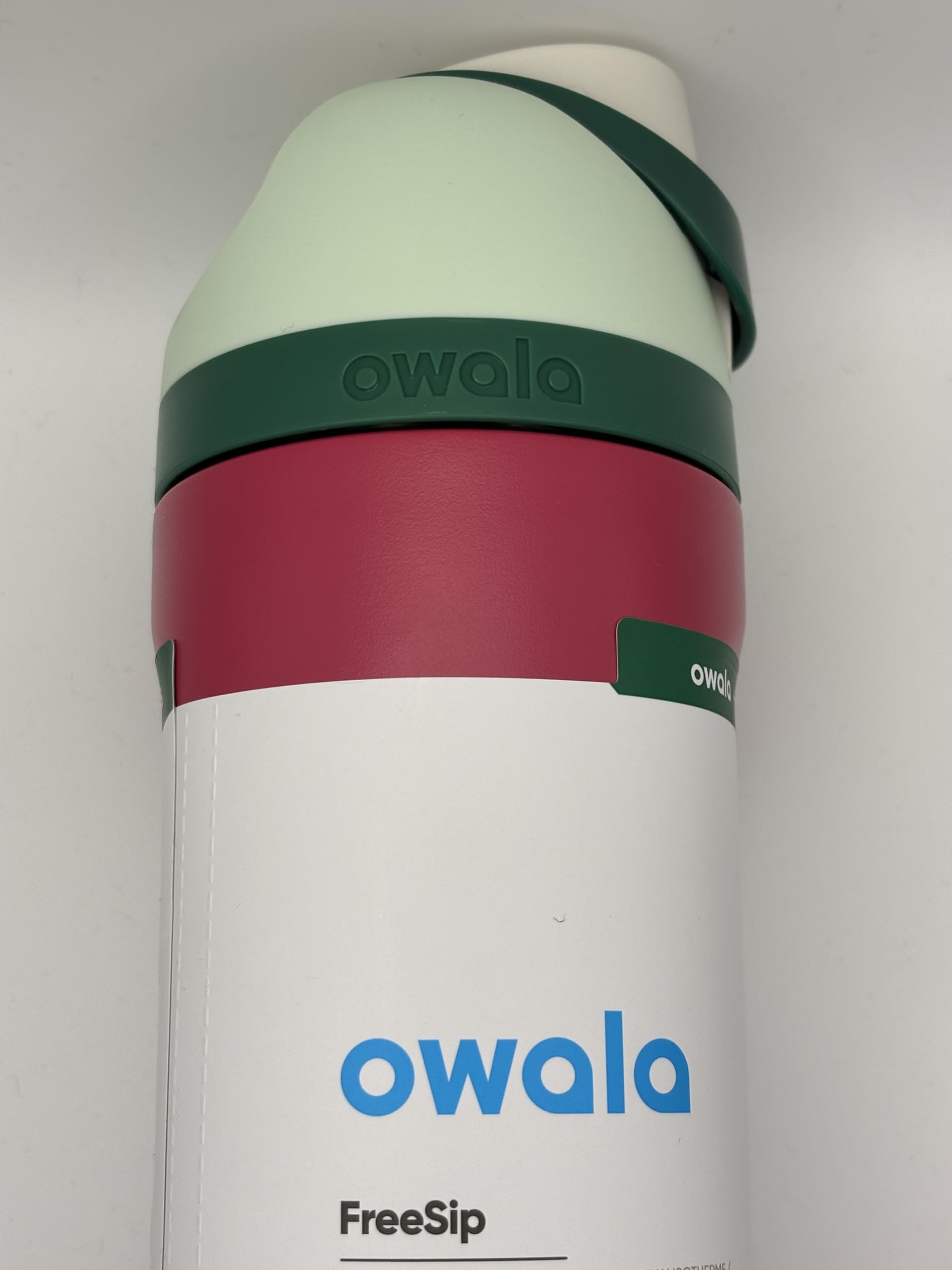 STARBUCKS Owala x Limited Edition FreeSip Water Bottle Christmas