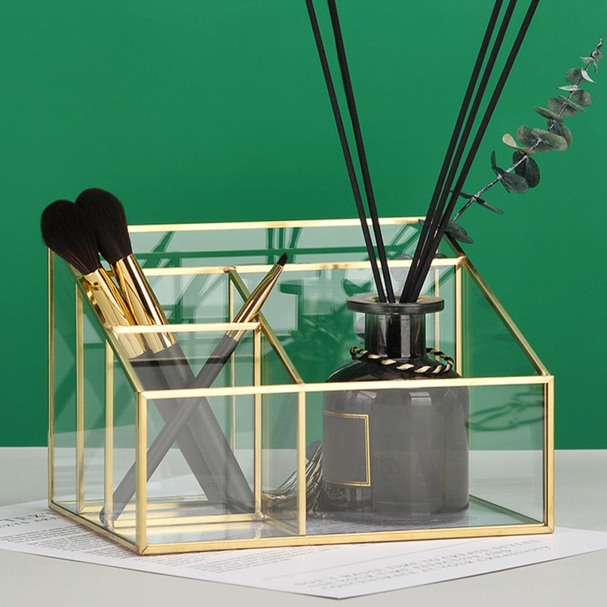 Ipetboom Scatola Portaoggetti per Trucco in Vetro Trasparente Struttura in Metallo Organizzatore Compatto per Cosmetici e Porta Pennelli da Scrivania Contenitore per Rossetti e Accessori