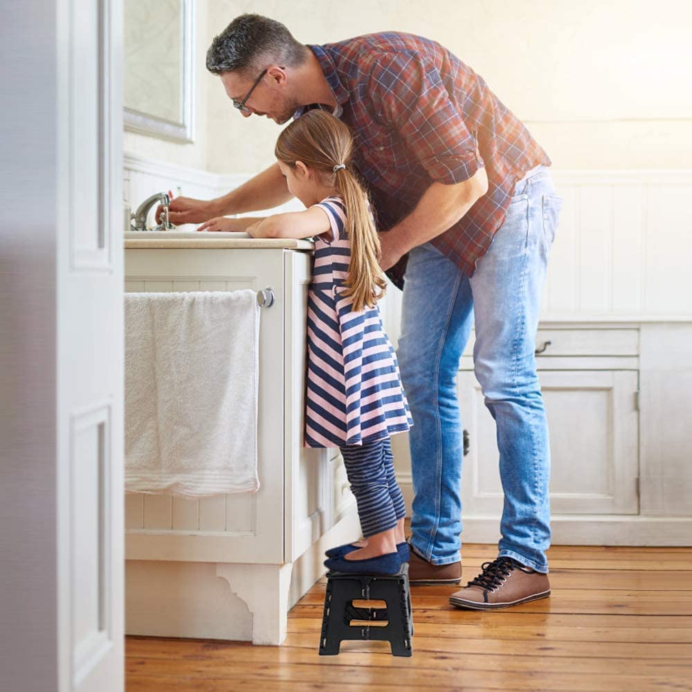 HOUSE DAY Lot de 2 marchepieds pliables de 22,9 cm, robustes avec poignée de transport, marche pliable avec surface antidérapante pour enfants et adultes, design portable pour cuisine, salle de bain