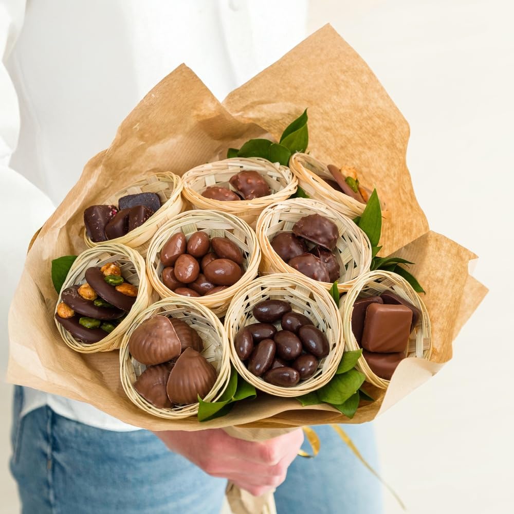 CHOCOLATS LOUIS - Chocolat a Offrir Français et Artisanal - Bouquet 285 g - Panier Gourmand - Coffret Cadeau Anniversaire Mamie Fete des grands meres Paques