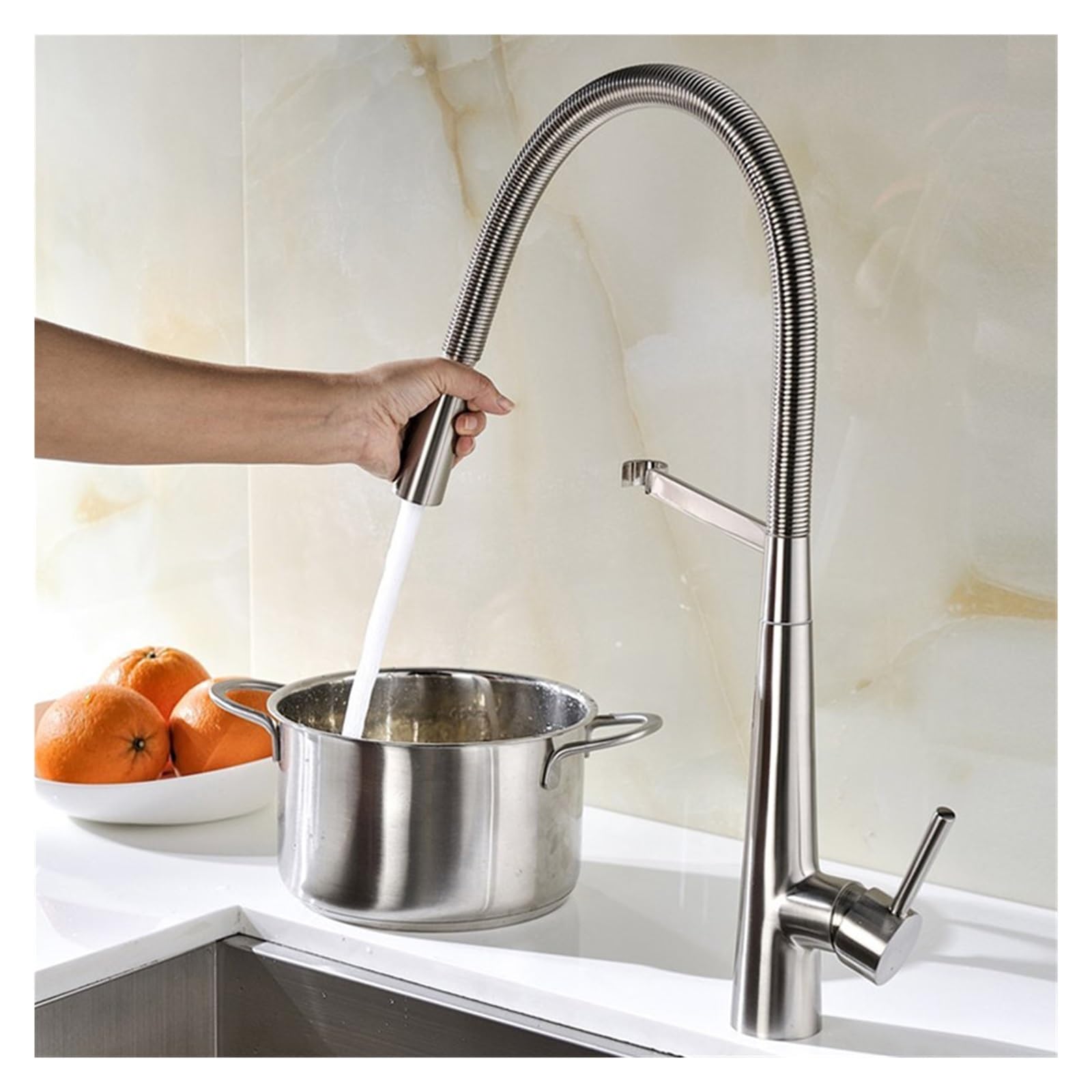 Caño giratorio con resorte extraíble, rociador de 2 funciones, cepillo mezclador for fregadero de cocina de latón bronce antiguo cepillado