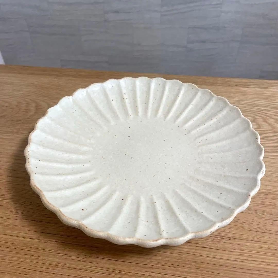 Amazon.co.jp: 青柳憲儀輪花皿 白釉 作家のうつわ 大皿料理に◎ 23cm