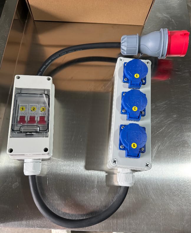 Distributore di corrente da cantiere, ingresso 32 A, 16 A, presa industriale a 5 poli, 400 V, spina industriale su presa Schuko a 3 poli, 230 V, con 3 interruttori indipendenti da 16 A, cavo in gomma