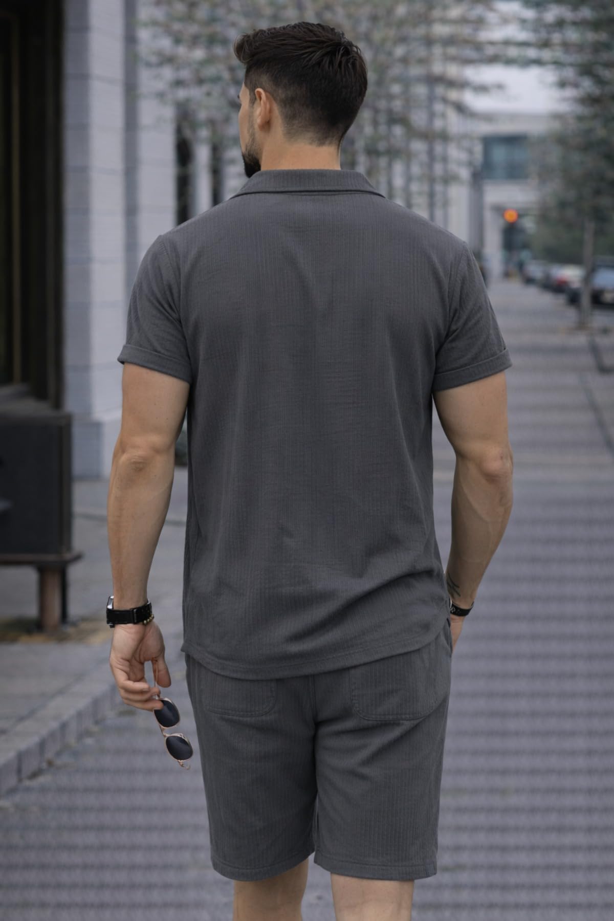 Conjunto corto de dos piezas para hombre, camisa con botones y pantalones cortos con cordón a juego, estilo casual para uso diario, viajes — view 4