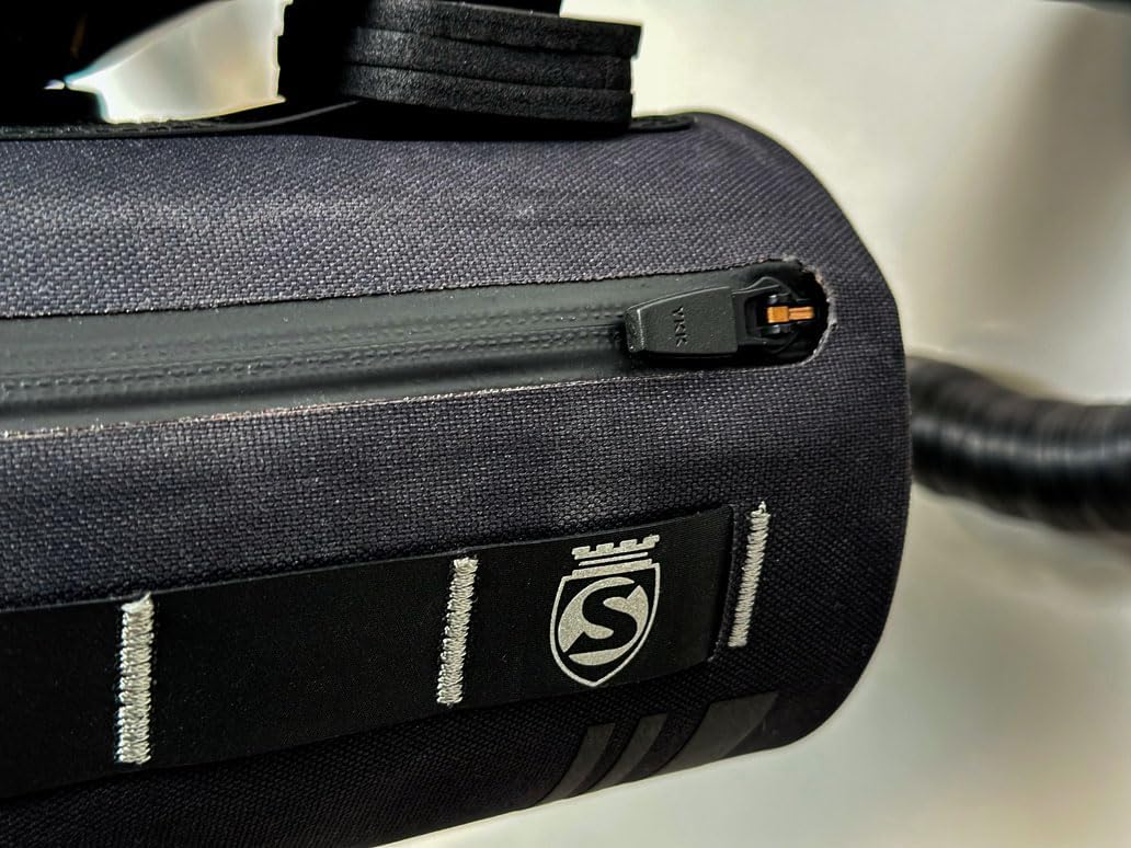 SILCA Grinta Bicycle Handlebar Bag | 2L Capacity | Semi-rigid design with removeable rigid insert | Weatherproof welded design with YKK waterproof zipper.