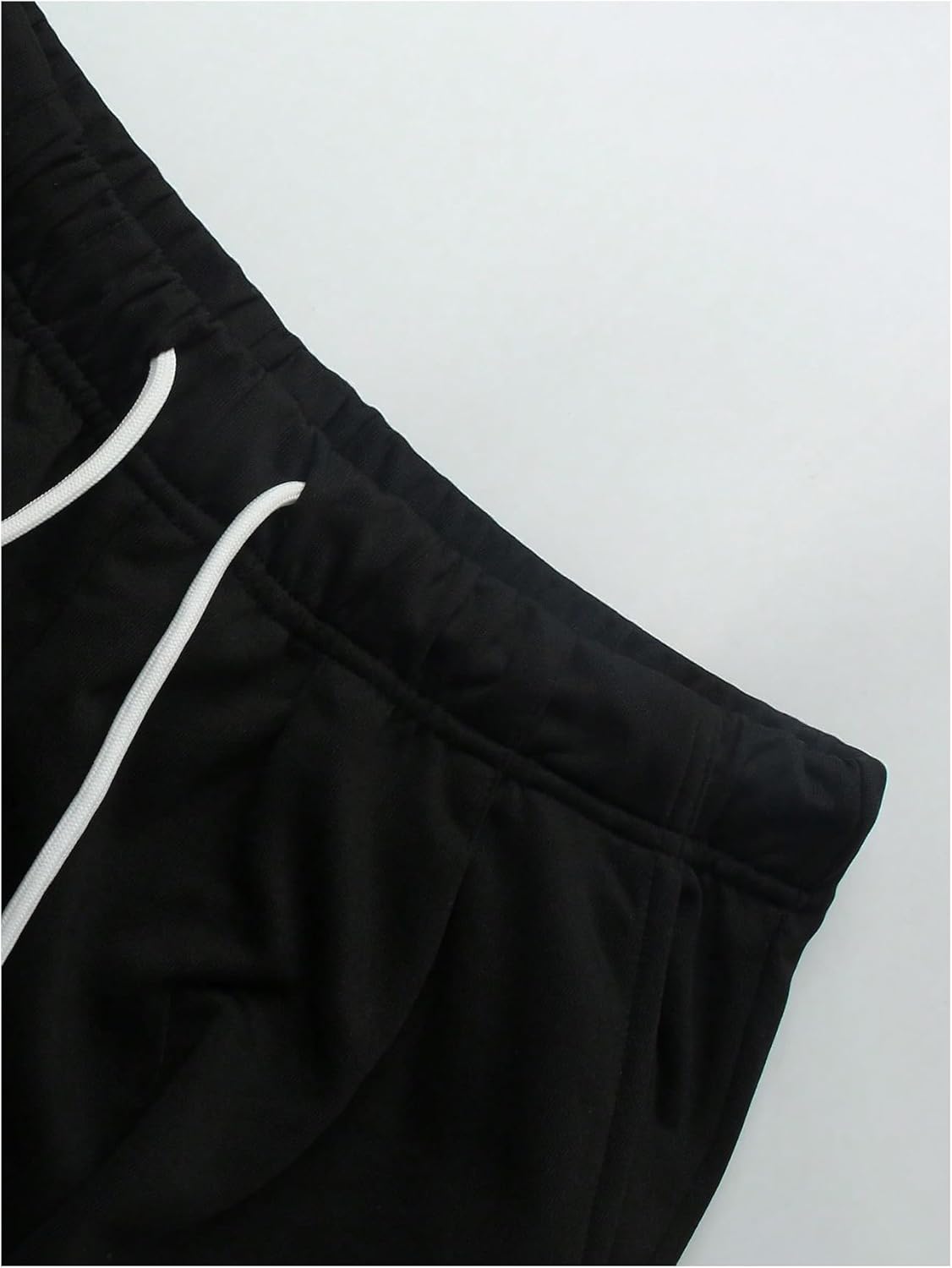 Verdusa Men's Wide Leg Drawstring Waist Knee Length Bermuda Shorts with Pocket - Image 3