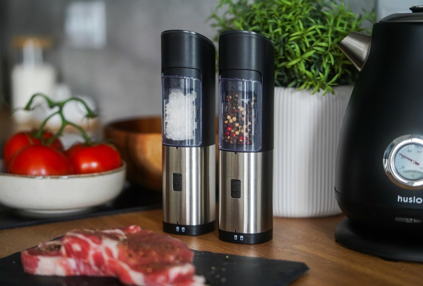 Set Macina Sale e Pepe Elettrico Gravity, Macinatura Automatica, Grossolanità Regolabile, Contenitore Spezie 85 ml, a Batteria, Uso con una Mano, Risparmio Energetico, Acciaio Inox, Argento