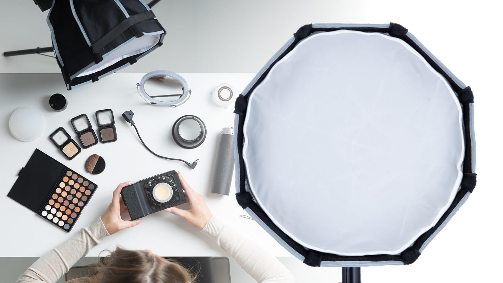 Rollei Softbox | Parabol | 30 cm | Compatible con Lux - optimizado para Viajes, Forma Casi Redonda, Revestimiento Interior Plateado, luz Suave con Control