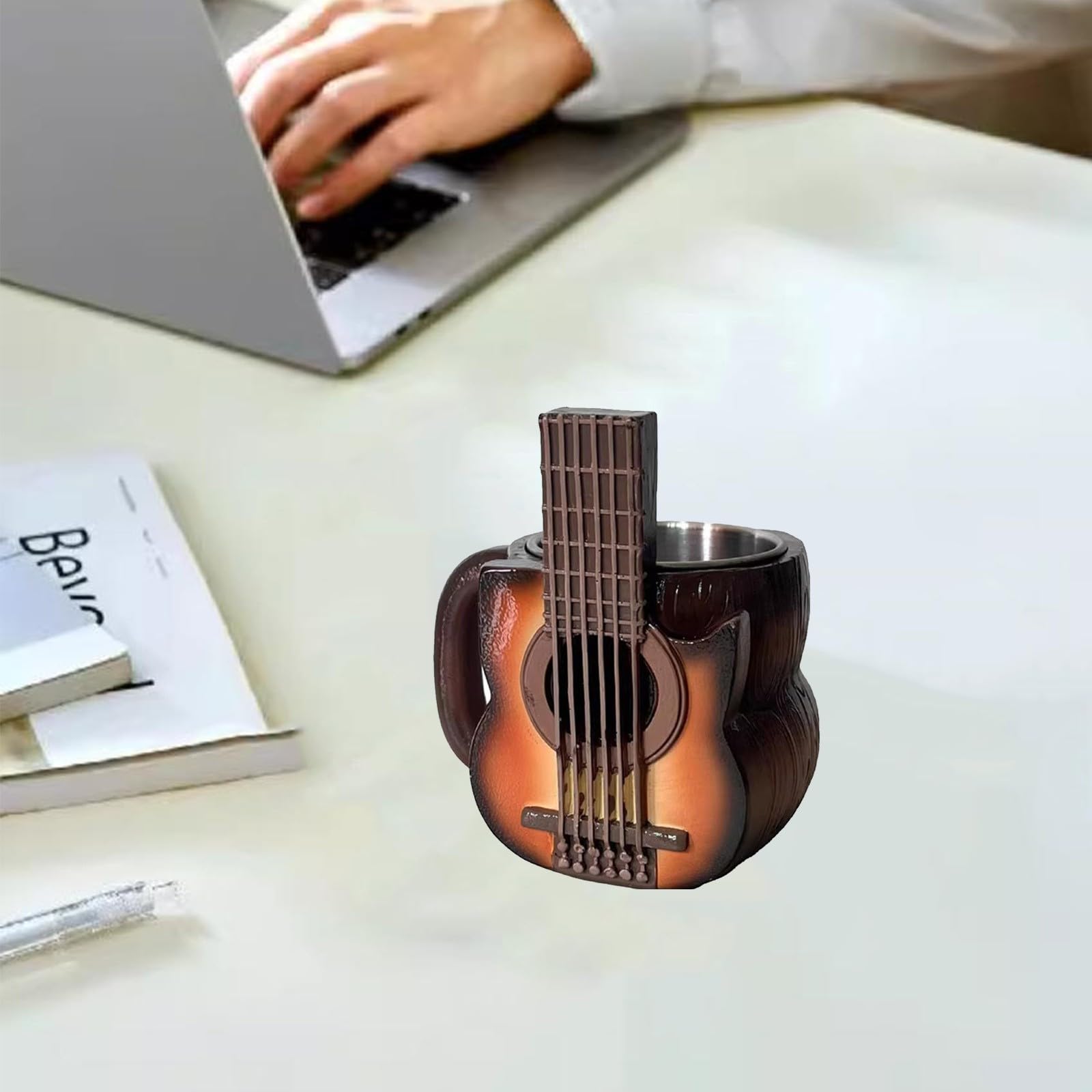 Tazza da caffè con chitarra, design artistico, realizzata a mano, per decorare la scrivania, ideale per gli amanti della musica e i collezionisti