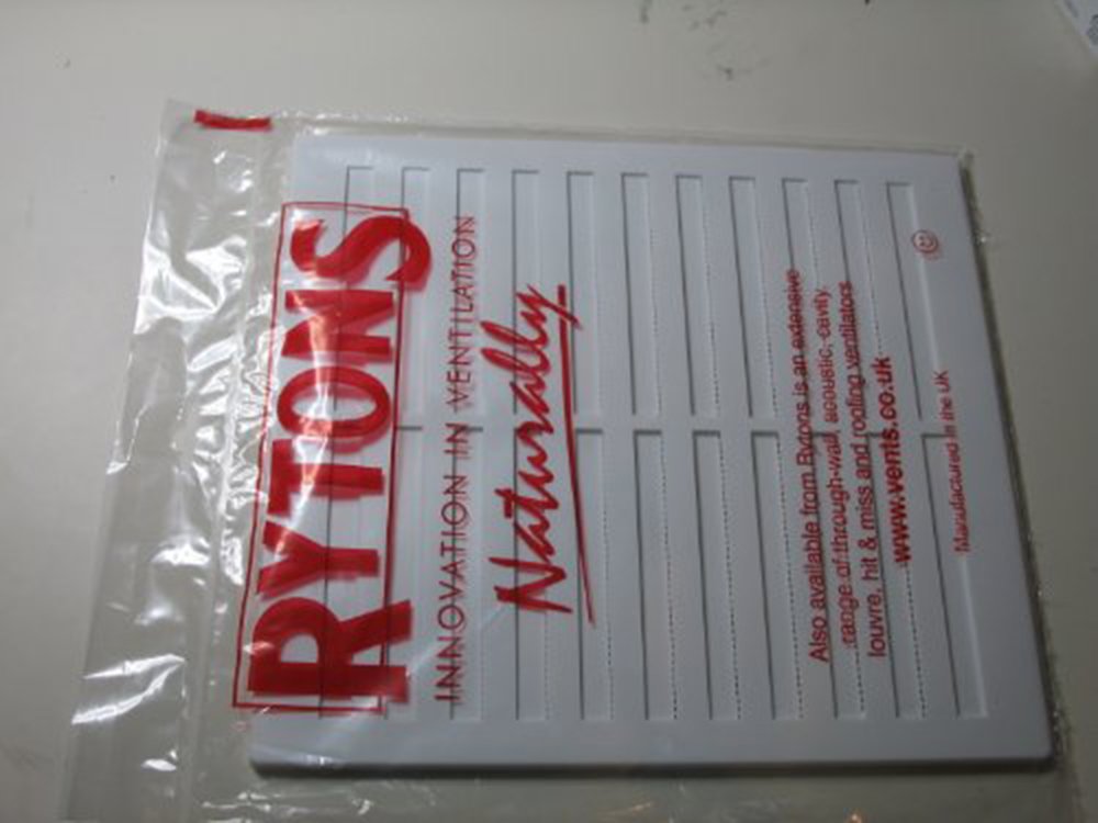 Rytons White Adjustable 9 X 9 Hit And Miss Vent Cover With Added Flyscreen