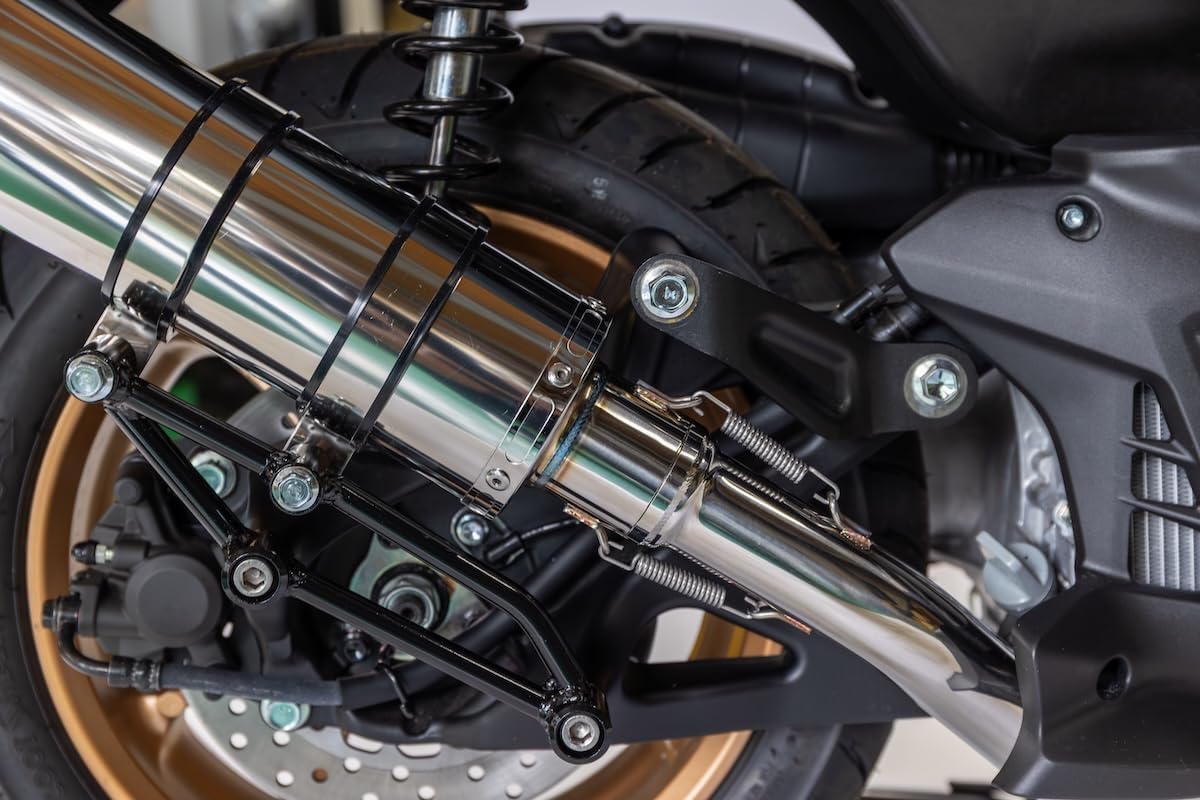 Close-up of the connection point between the exhaust pipe and the silencer, secured with springs and bands.