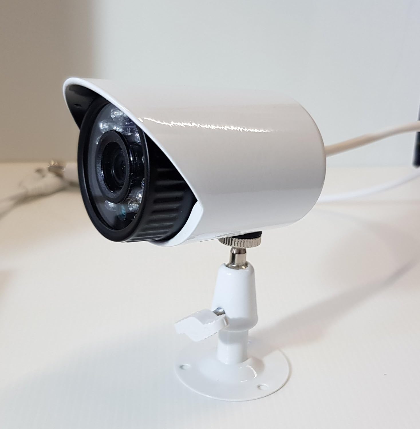 Kit Videosorveglianza AHD 1080P, DVR 4 Canali con 4 Telecamere HD Infrarossi, Sistema Sicurezza Casa Esterno Interno, Visione Remota Cloud IP, Registratore CCTV
