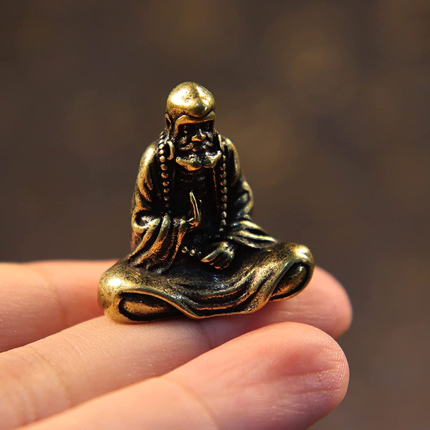 Statue Bouddha Bodhidharma laiton pour briser la monotonie d'un bureau terne