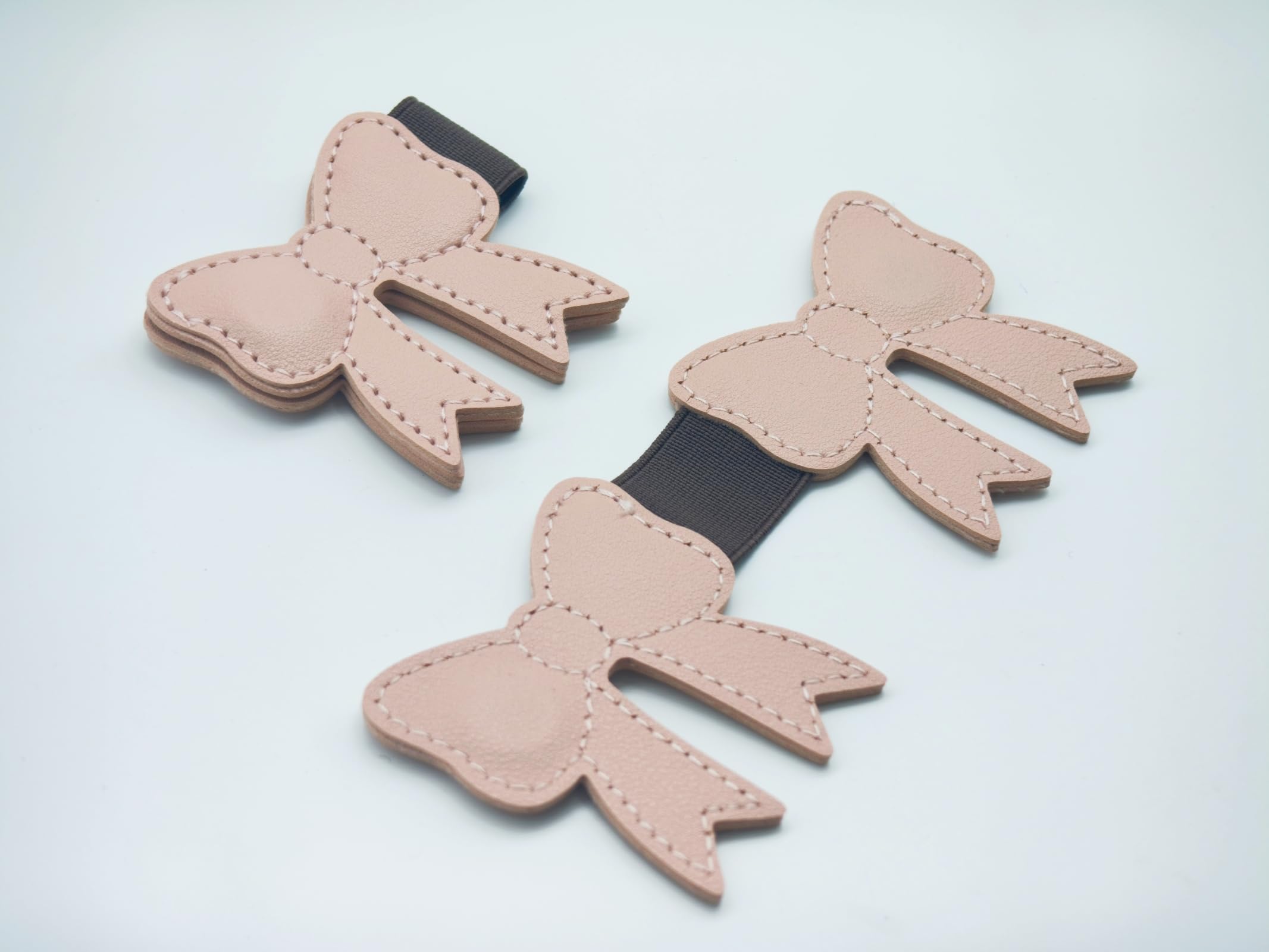 Lot de 2 marque-pages magnétiques en cuir pour femmes et filles avec porte-stylo pour les amateurs de livres, nœud rose