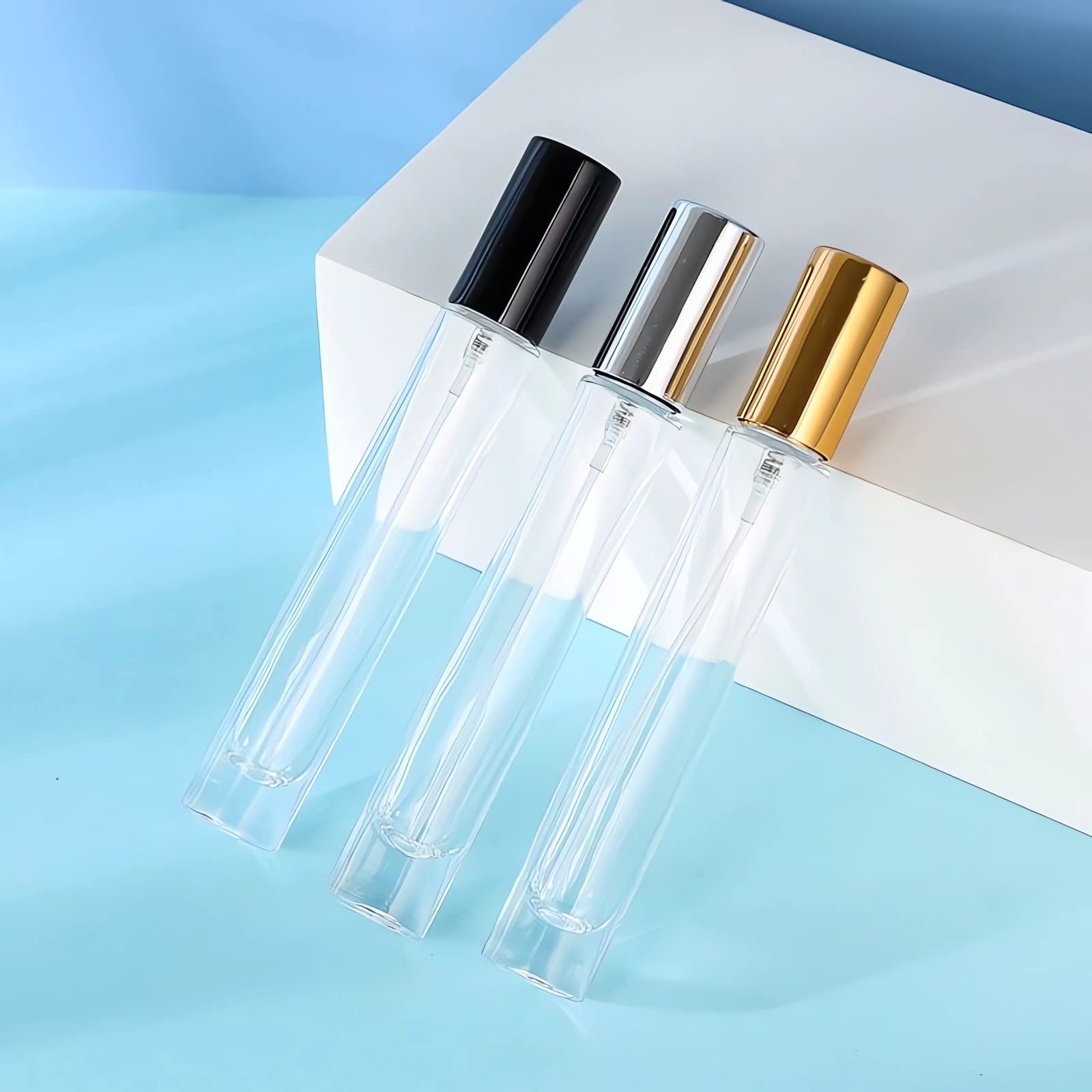 24 Piezas Cuadrado 10ml Transparente Vidrio Mini Atomizador de Perfume Recargable Botella con Tapas de Negro,Portatil de Perfume Bote de Spray Viaje Pulverizador