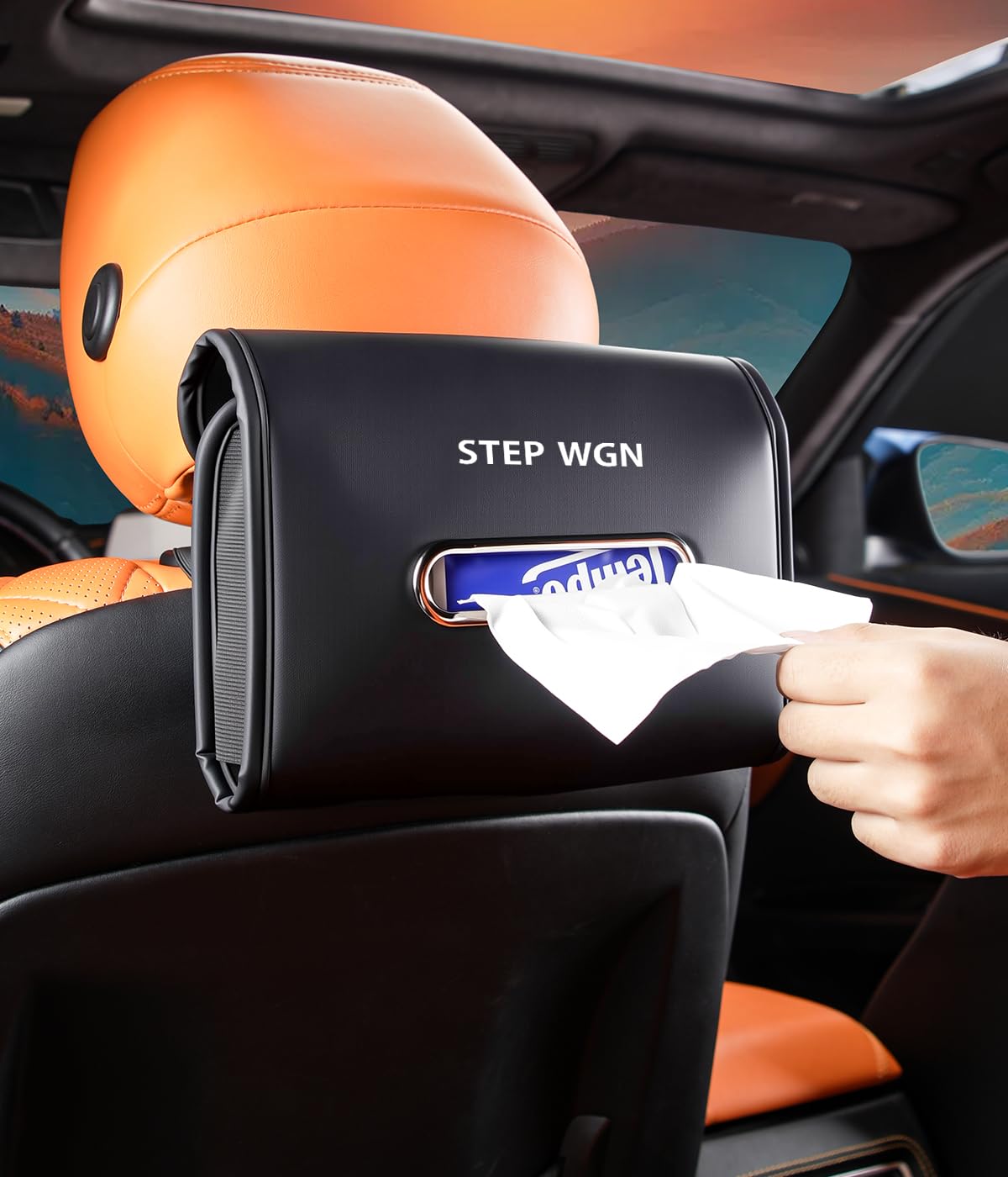 ステップ ワゴン 専用 車 ティッシュケース 車載ティッシュホルダー Step Wgn 新型 ステップ ワゴン RP RK 系 カスタム アクセサリー 内装パーツ おしゃれ ティッシュボックス ヘッドレスト/手すり/サンバイザー レザー素材 片手操作 取り付け簡単 専用ロゴ カー用品 便利グッズ 1個入り ブラック