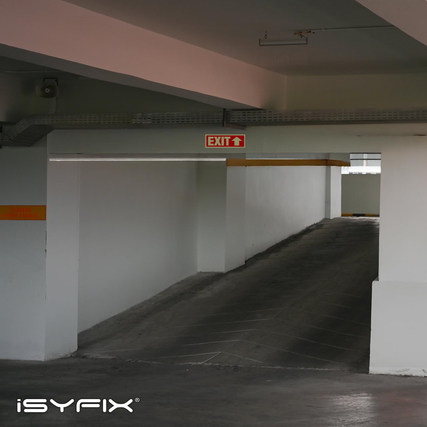 iSYFIX Señales de salida con flecha hacia arriba direccional, paquete de 12 unidades de 12 x 4 pulgadas que brillan en la oscuridad para negocios, escuela, oficina, almacén, poliestireno duradero de