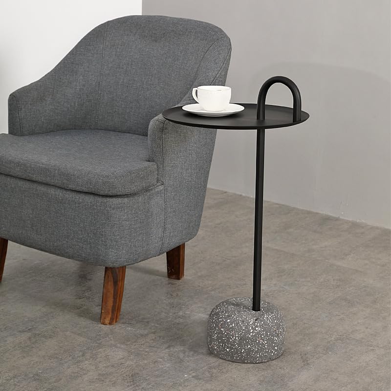 Petite table d'appoint gain de place pour optimiser les salons étroits - 5