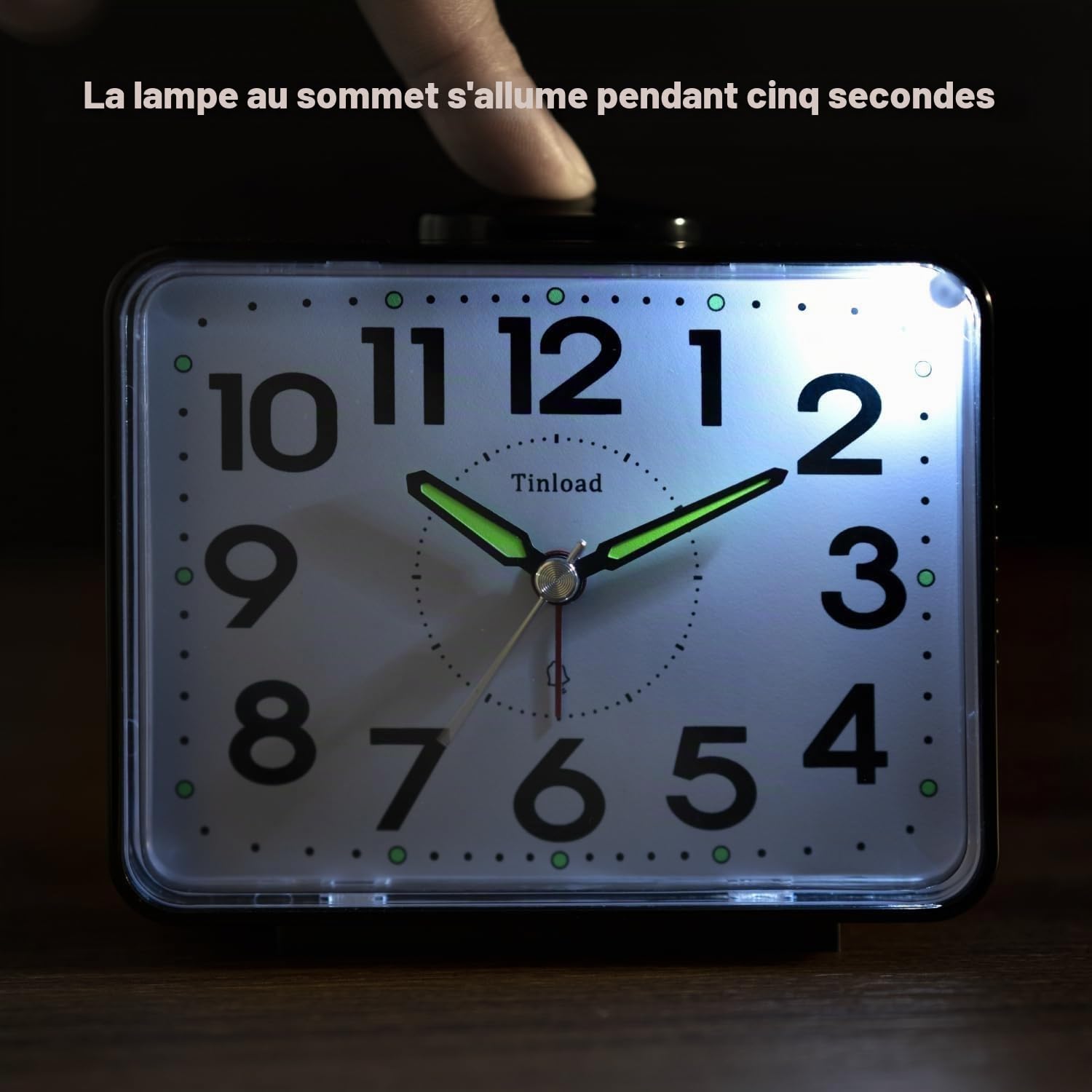 Tinload Réveil analogique pour seniors avec veilleuse, grand cadran de 4 pouces, réveil de table avec fonction snooze, alarme puissante, son de cloche en 3 niveaux progressifs, à piles