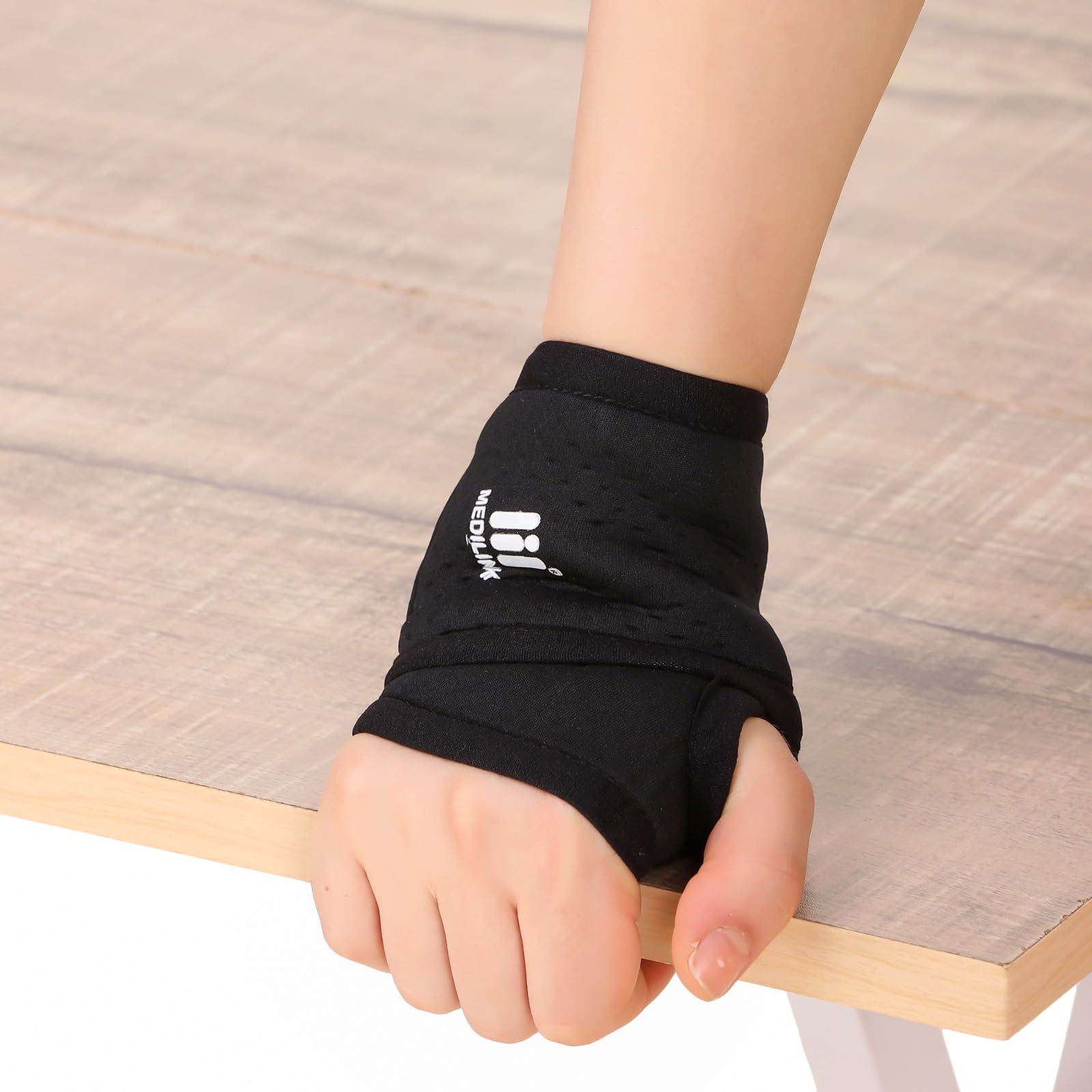 BELTWALA wrist thumb binder -Wrist Band Support Wrap – Wrist Bands For Men and Women Perfect for Sports Gym Tennis Badminton Golf Wraps (With Thumb Loop)