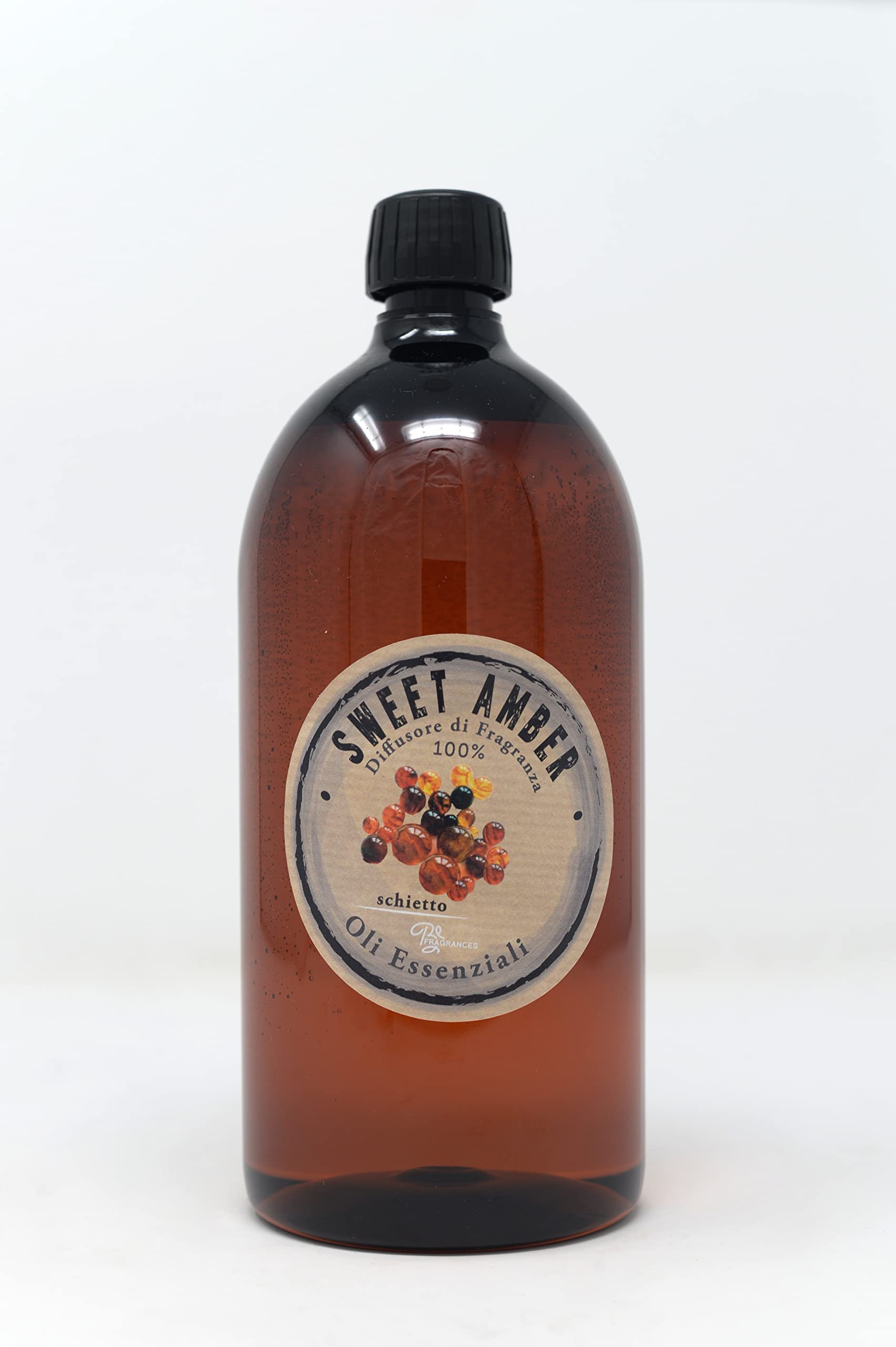 Ricarica profumo per ambiente 1 litro Sweet Amber. Una fragranza avvolgente e fresca, di tale intensità e fortuna da avere pochi eguali nel mondo della profumeria.
