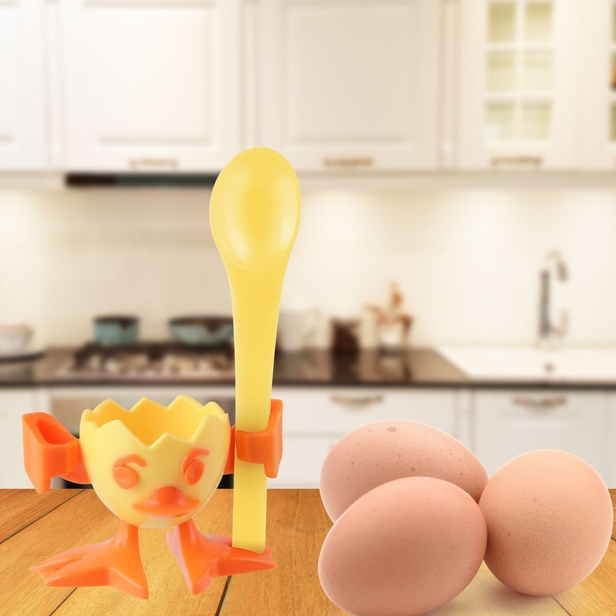Fackelmann Kindereierbecher mit Löffel CHICKY, Eierbecher und Eierlöffel aus Kunststoff, lustiger Hühnchen-Eibecher (Farbe: Gelb/Orange), Menge: 1 Stück Küche, Haushalt & Wohnen