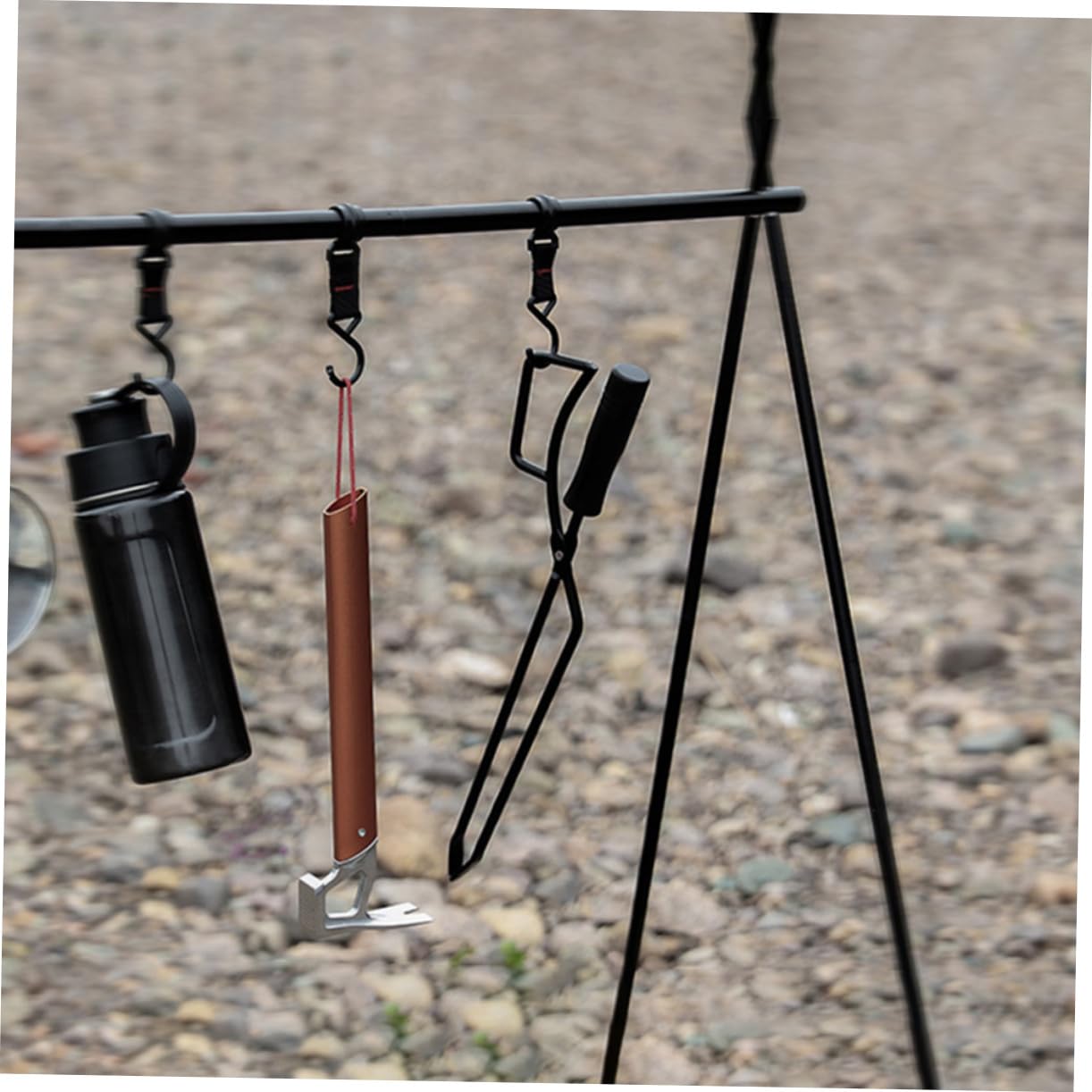 Pinza per Carbone Barbecue in Ferro Manico lungo Legno | Impugnatura Stabile, Nero, Accessorio Pratico per Brace in Cortile e Cena in Famiglia