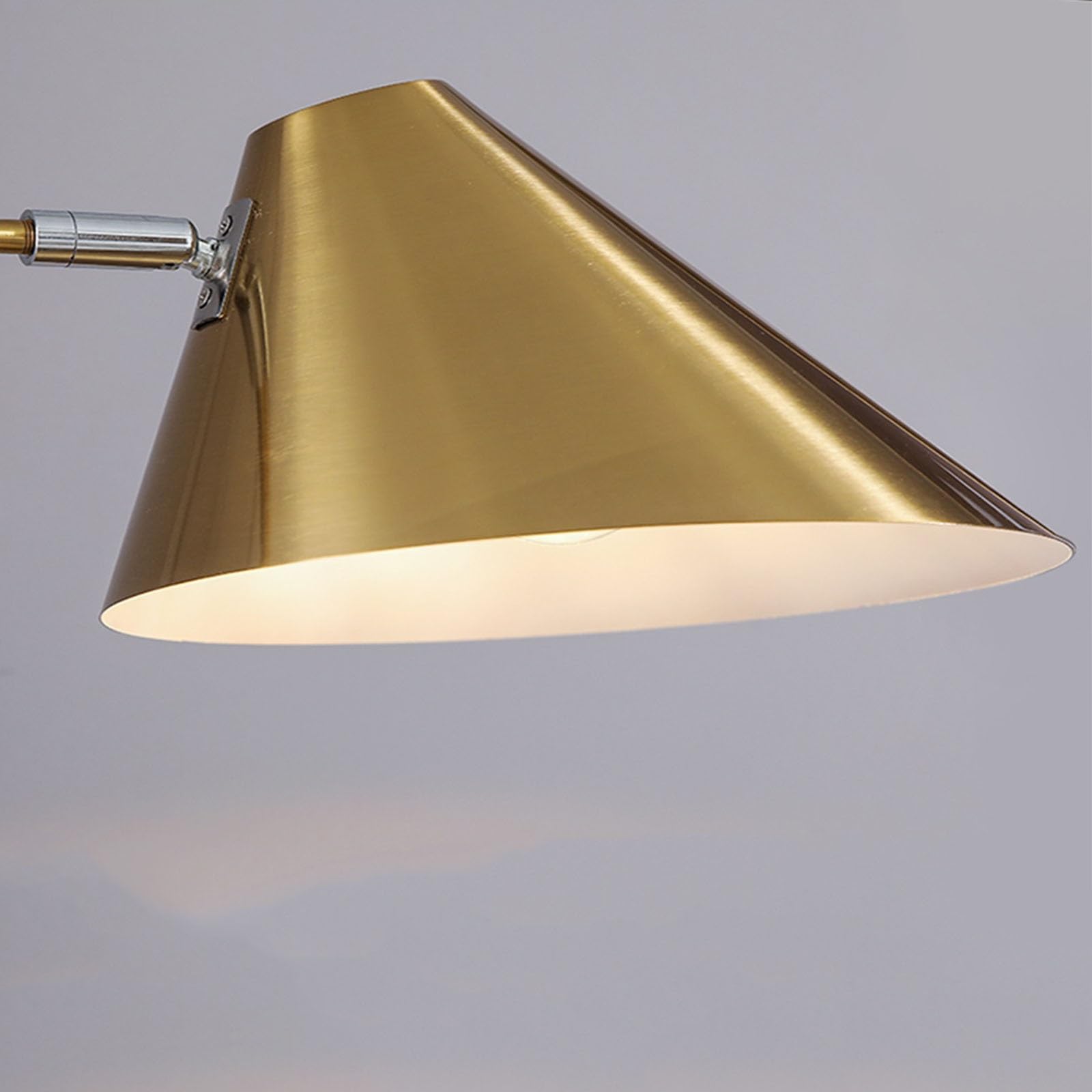 Alta Lampada da terra moderna ed elegante con vassoio for il bar dell'ufficio