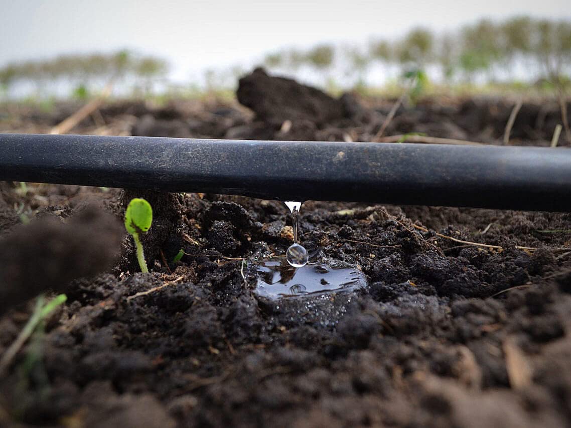 Tubo irrigazione Ala Gocciolante Nero con Quattro fori da 50, 100 e 400 Metri D 16 mm passo 30 cm (50 metri)