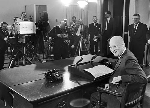 Miniatura 1 de Dwight D Eisenhower N (1890-1969) 34 El presidente de los Estados Unidos Eisenhower en su discurso de despedida de la radio-televisión a la nación