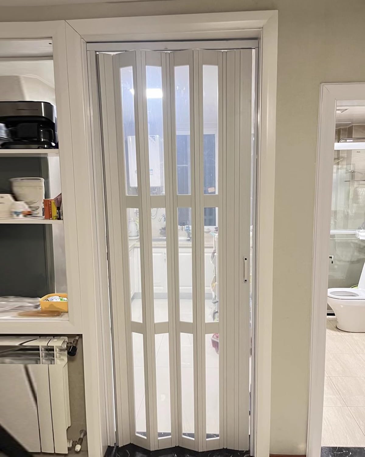 Porte pliante accordéon imitation bois : finis les espaces perdus dans les couloirs
