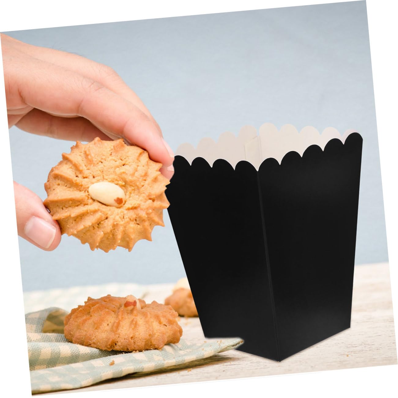 100pcs Creative Popcorn Boxes Paper Snack Holders for Parties Weddings and Movie for Treats Lightweight and Portable Design